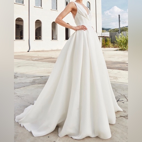 Peter Langner Couture Wedding Gown: Annabelle - Picture 8 of 13